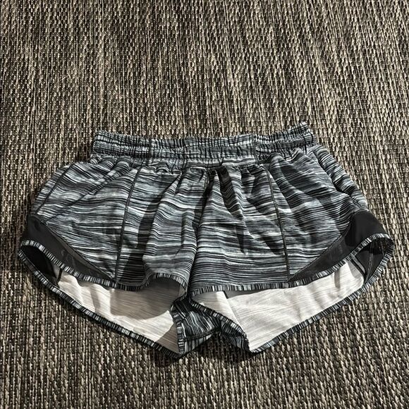 lululemon athletica Pants - Lululemon Hotty Hot Short II (2.5")